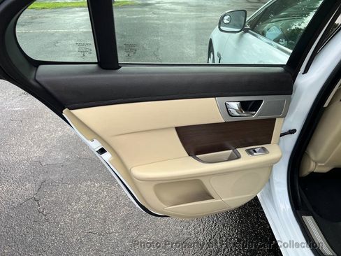 Used 2013 Jaguar XF image 33
