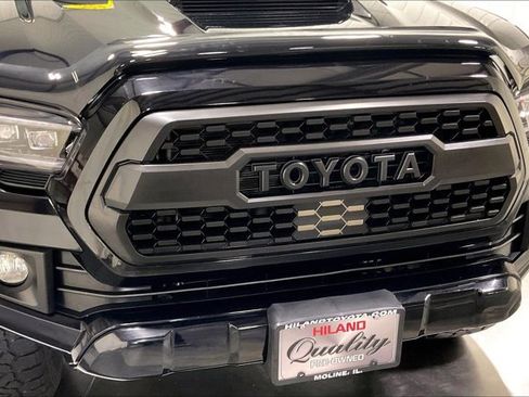 Used 2019 Toyota Tacoma TRD Sport AWD/4WD image 30