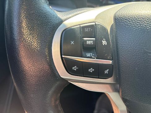 Used 2023 Ford Explorer XLT AWD/4WD image 12
