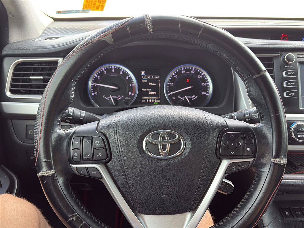 Used 2017 Toyota Highlander XLE FWD image 10
