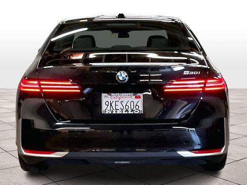 Used 2024 BMW 530i w/ Premium Package image 7