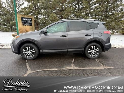 Used 2016 Toyota RAV4 LE image 1