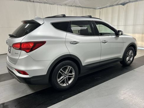 Used 2017 Hyundai Santa Fe Sport FWD image 2