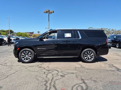 Used 2021 Chevrolet Suburban LT RWD image 5