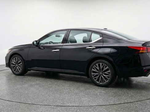Used 2025 Nissan Altima 2.5 SV FWD image 6