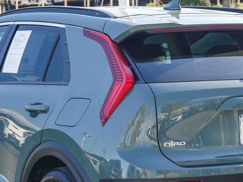 Certified 2023 Kia Niro EX image 7