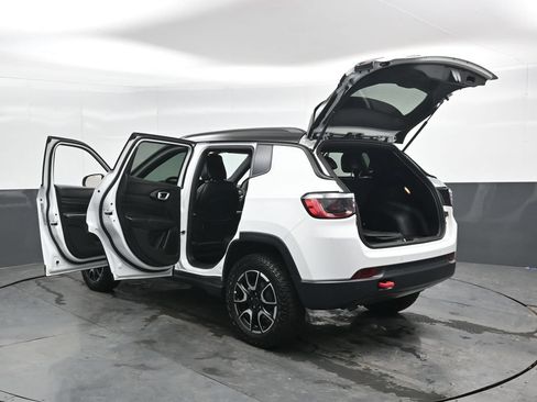 Used 2025 Jeep Compass Trailhawk AWD/4WD image 47