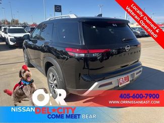 New 2025 Nissan Pathfinder SL w/ Lighting Package (N92) video 3