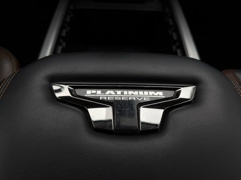 Used 2018 Nissan Titan SV AWD/4WD image 28