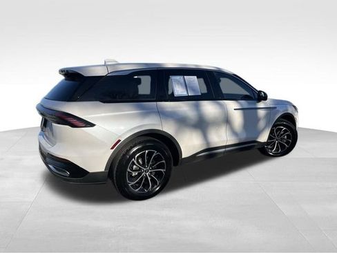 Used 2026 Lincoln Nautilus Premier image 6