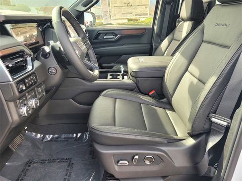 New 2026 GMC Yukon XL Denali w/ Denali Reserve Package image 14