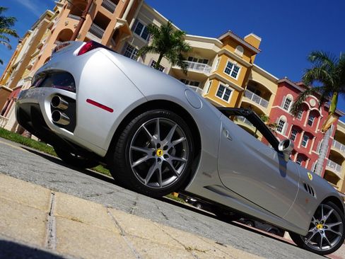 Used 2011 Ferrari California image 58