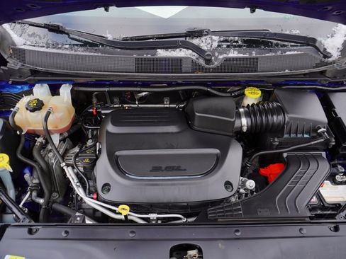 Used 2021 Chrysler Pacifica Touring image 31