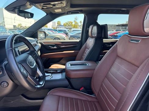 Used 2023 GMC Yukon XL Denali Ultimate AWD/4WD image 9