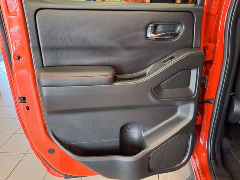 Used 2025 Nissan Frontier Pro-X RWD image 19