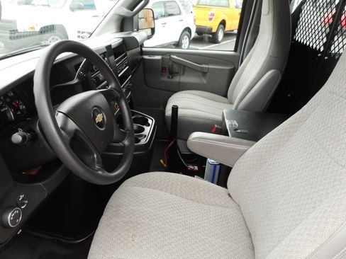 Used 2016 Chevrolet Express 2500 w/ Cold Climate Package RWD image 15