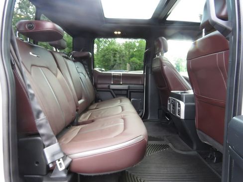 Used 2015 Ford F150 Platinum w/ Equipment Group 701A Luxury AWD/4WD image 16