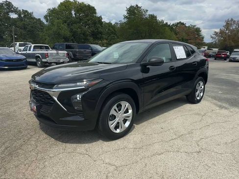 Used 2024 Chevrolet Trax LS w/ Driver Confidence Package FWD image 4