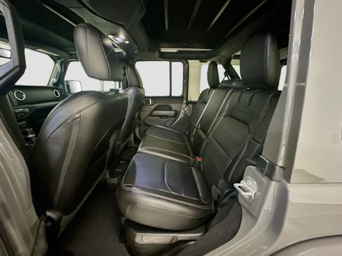 Used 2023 Jeep Wrangler Sahara image 28