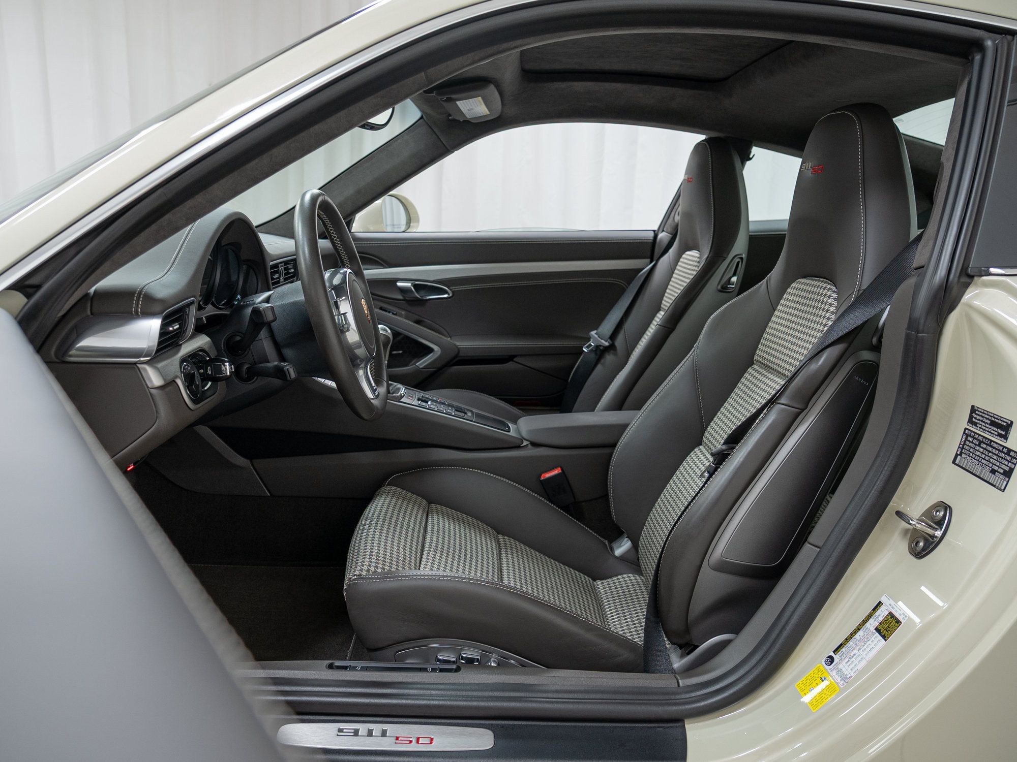 Certified 2014 Porsche 911 50th Anniversary Edition RWD image 20