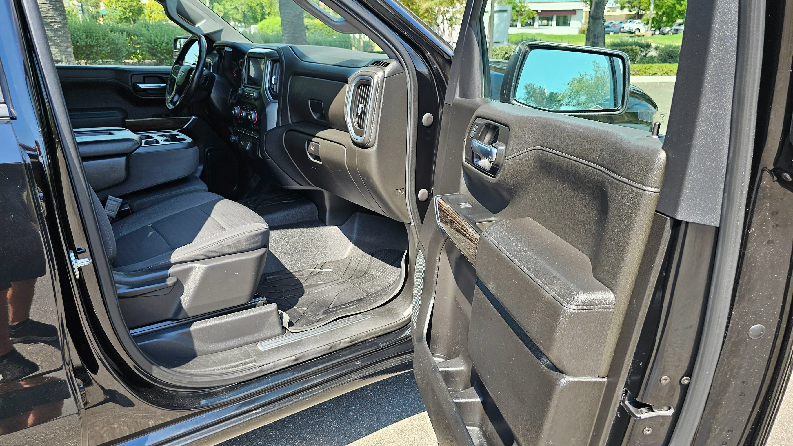 Used 2022 Chevrolet Silverado 1500 LT w/ LPO, Liner Protection Package RWD image 28