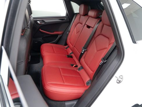 Used 2026 Porsche Macan AWD/4WD image 28