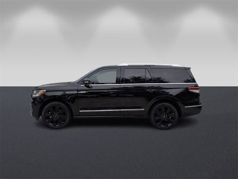 Used 2024 Lincoln Navigator Reserve image 8