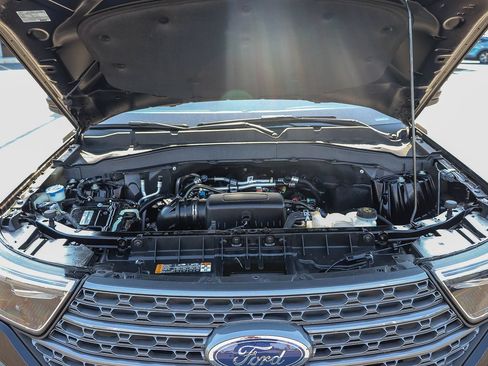 Certified 2022 Ford Explorer XLT w/ Equipment Group 202A RWD image 28
