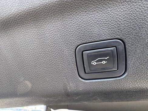 Used 2022 Chevrolet Suburban Z71 w/ Z71 Off-Road Package image 10