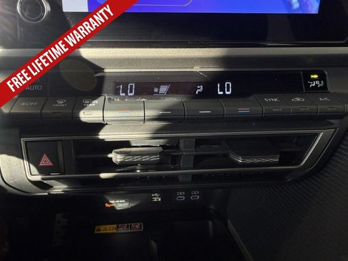 Used 2025 Toyota Camry SE FWD image 35