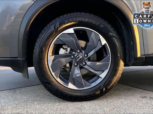 Used 2024 Nissan Rogue SV image 8