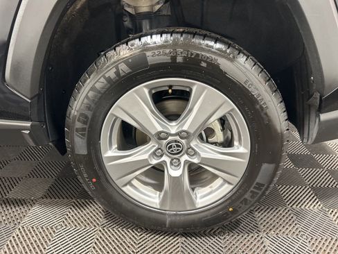 Used 2025 Toyota RAV4 XLE image 33