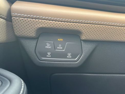 Certified 2026 Volkswagen Atlas Cross Sport SE FWD image 28