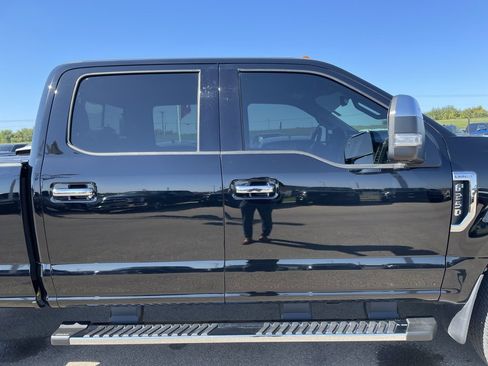 Used 2017 Ford F250 Lariat w/ Chrome Package image 29