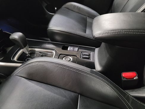 Used 2019 Mitsubishi Outlander SEL AWD/4WD image 26