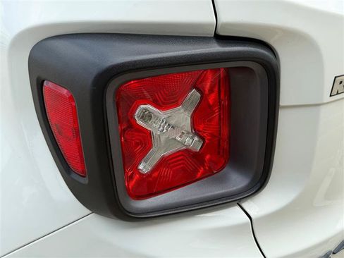 Used 2015 Jeep Renegade Trailhawk w/ Premium Leather Group AWD/4WD image 15