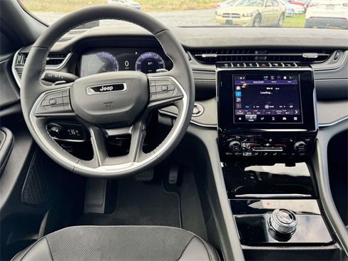 New 2025 Jeep Grand Cherokee L Laredo image 2