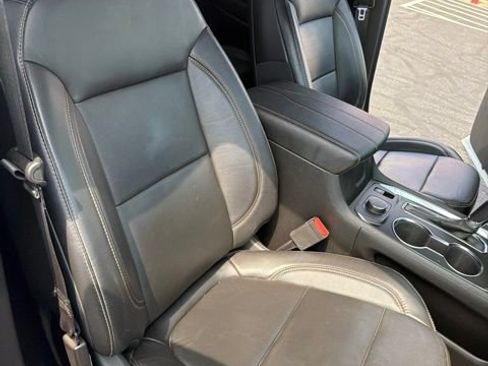 Used 2019 Chevrolet Traverse LT FWD image 24