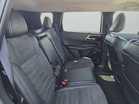 Used 2025 Mitsubishi Outlander SE AWD/4WD image 16