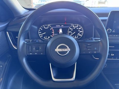 Used 2023 Nissan Rogue SV image 15