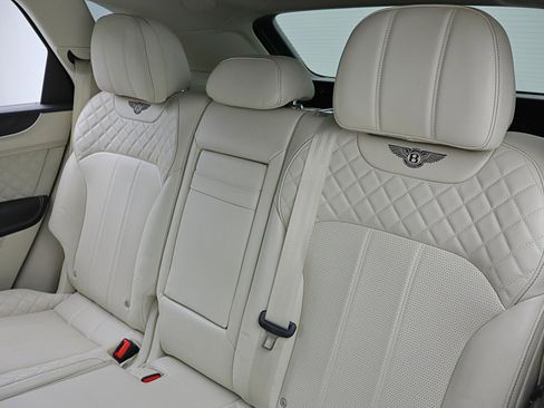 Certified 2017 Bentley Bentayga AWD/4WD image 29