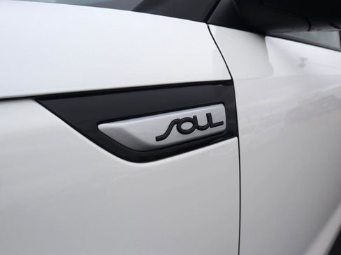 Used 2016 Kia Soul + image 22