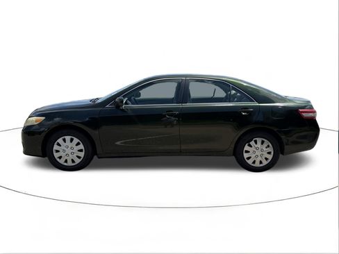 Used 2010 Toyota Camry LE FWD image 6