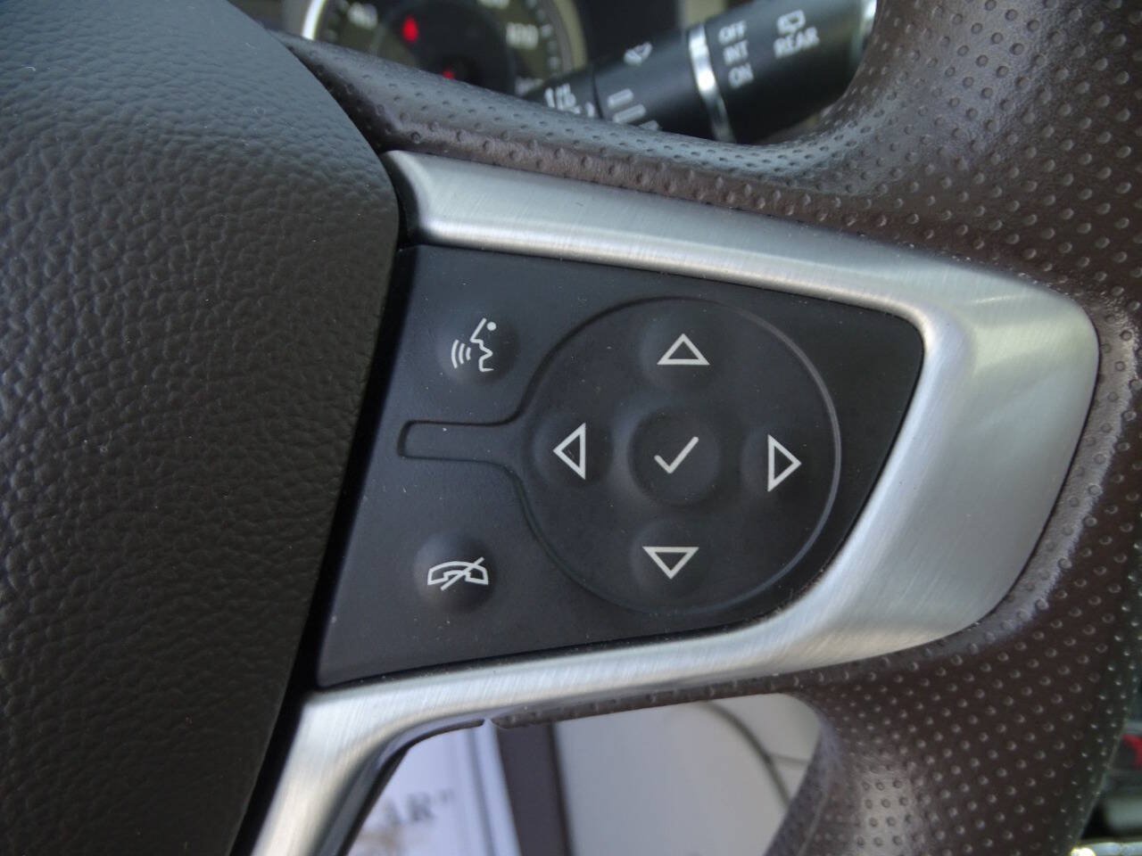 Used 2023 GMC Acadia AWD SLE image 20
