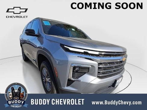 Used 2024 Chevrolet Traverse LT FWD image 1