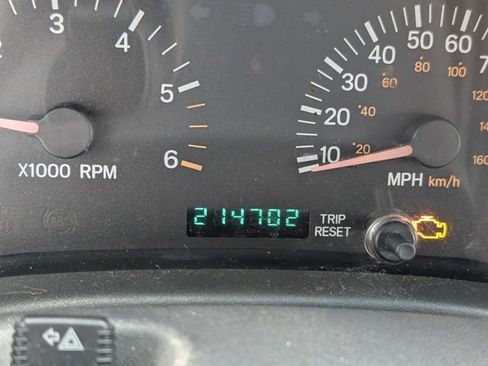 Used 2000 Jeep Cherokee Sport image 9