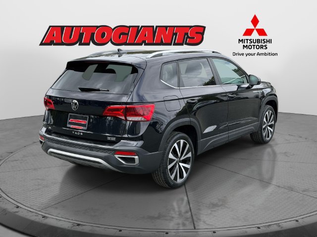 Used 2023 Volkswagen Taos SE FWD image 2