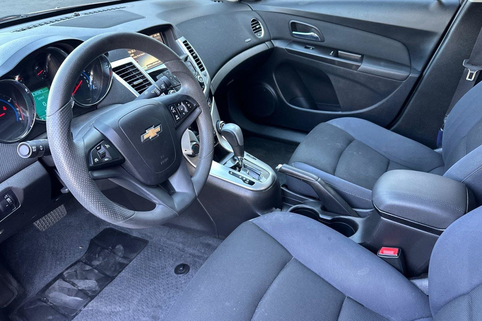 Used 2016 Chevrolet Cruze LT FWD image 10