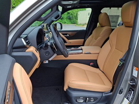 New 2026 Lexus LX 700h Luxury AWD/4WD image 9