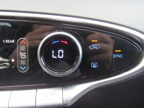 Used 2022 Genesis GV70 2.5T w/ Select Package image 51